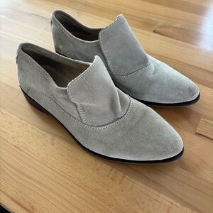 Free people Beige Suede Pointed Toe Slip-On Loafers Size 39 Women’s 8 Booties